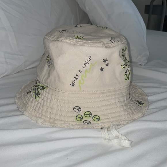 NWT bucket hat - Picture 1 of 2